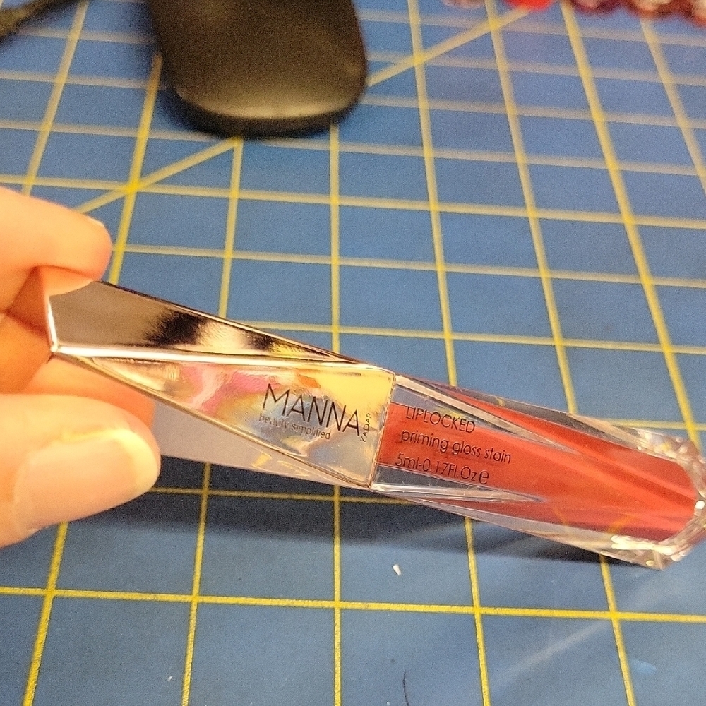 Manna Kadar Liplocked Priming Gloss Stain - Red Pinot Noir 5ml